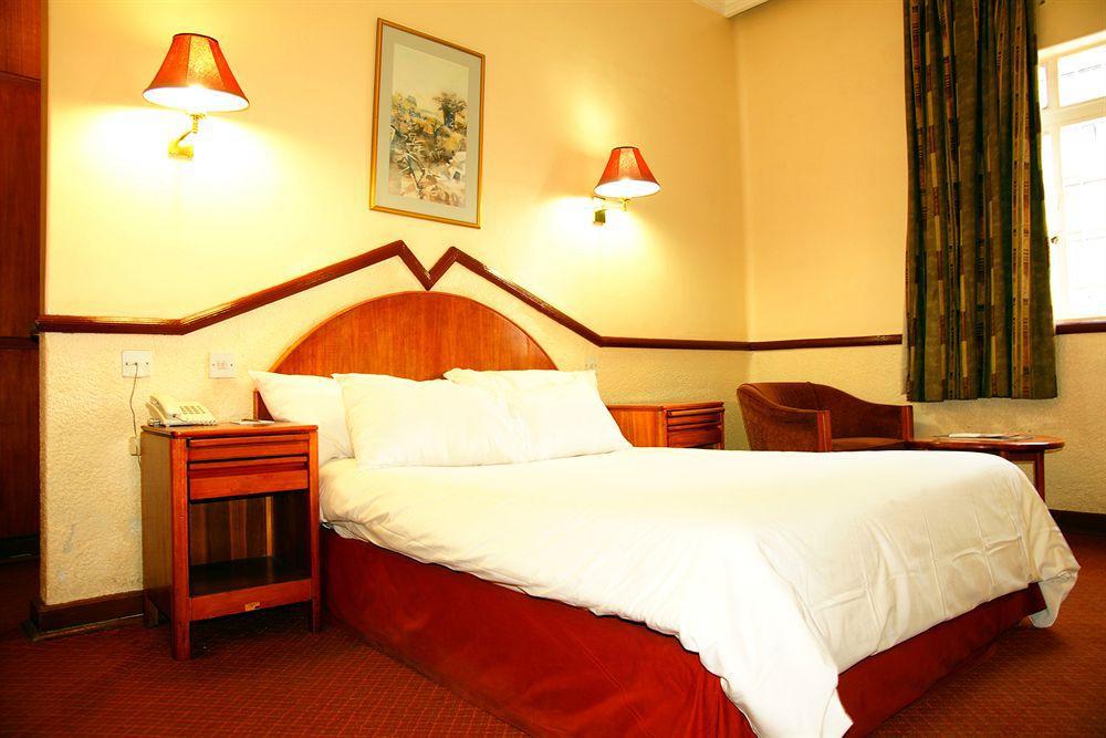 New Ambassador Hotel Harare Bagian luar foto