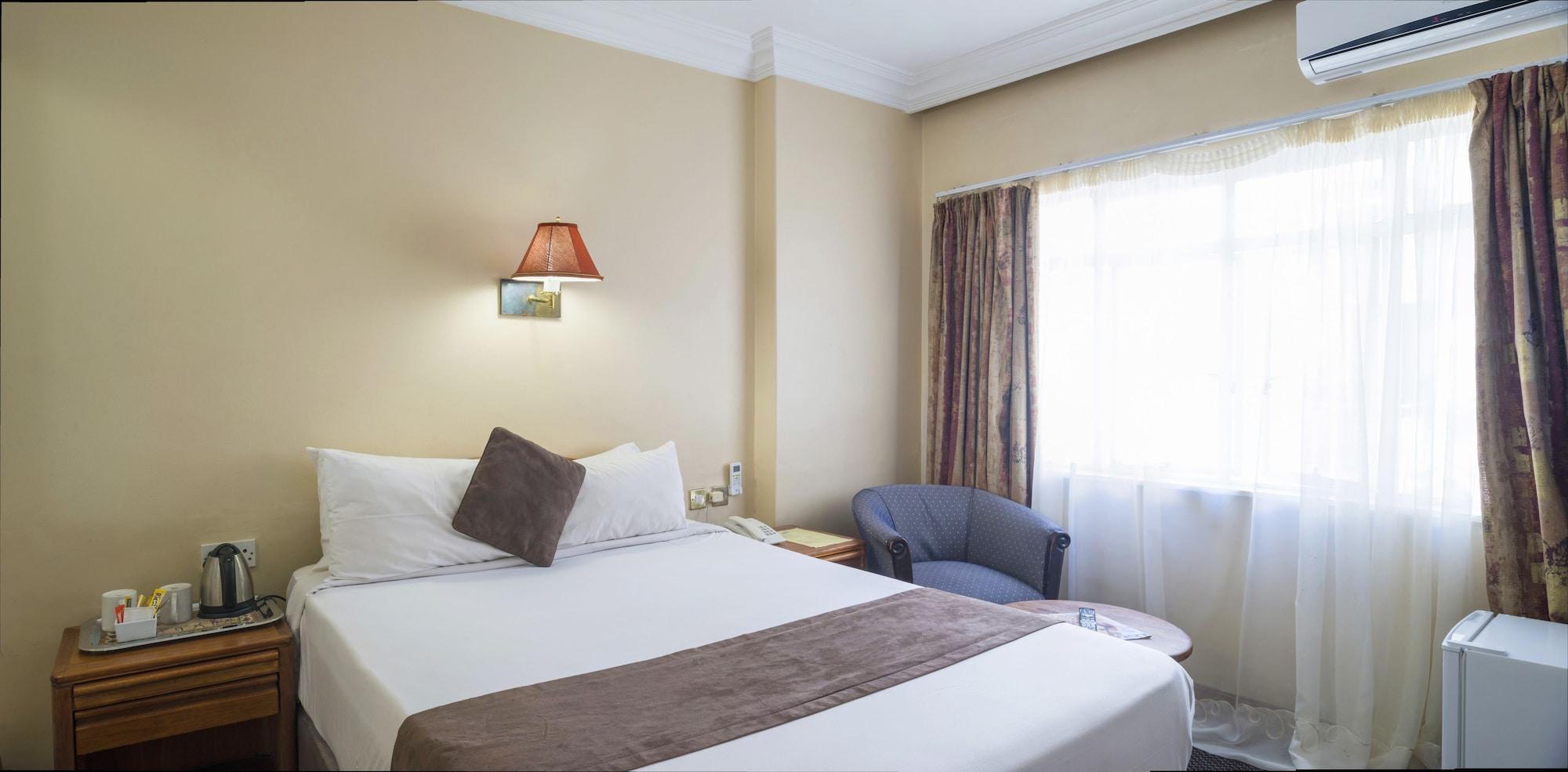 New Ambassador Hotel Harare Bagian luar foto