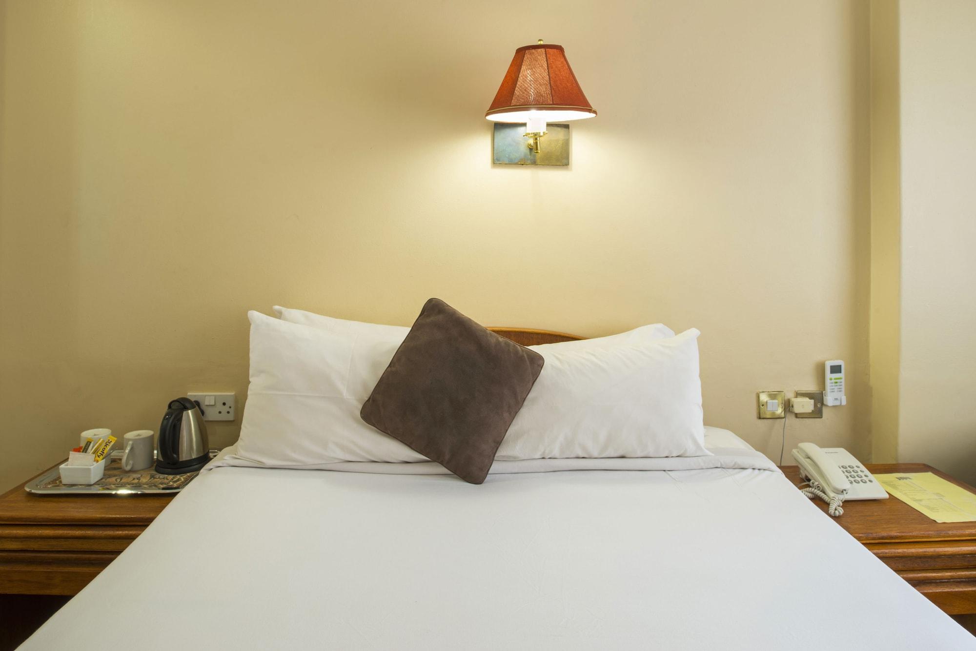 New Ambassador Hotel Harare Bagian luar foto