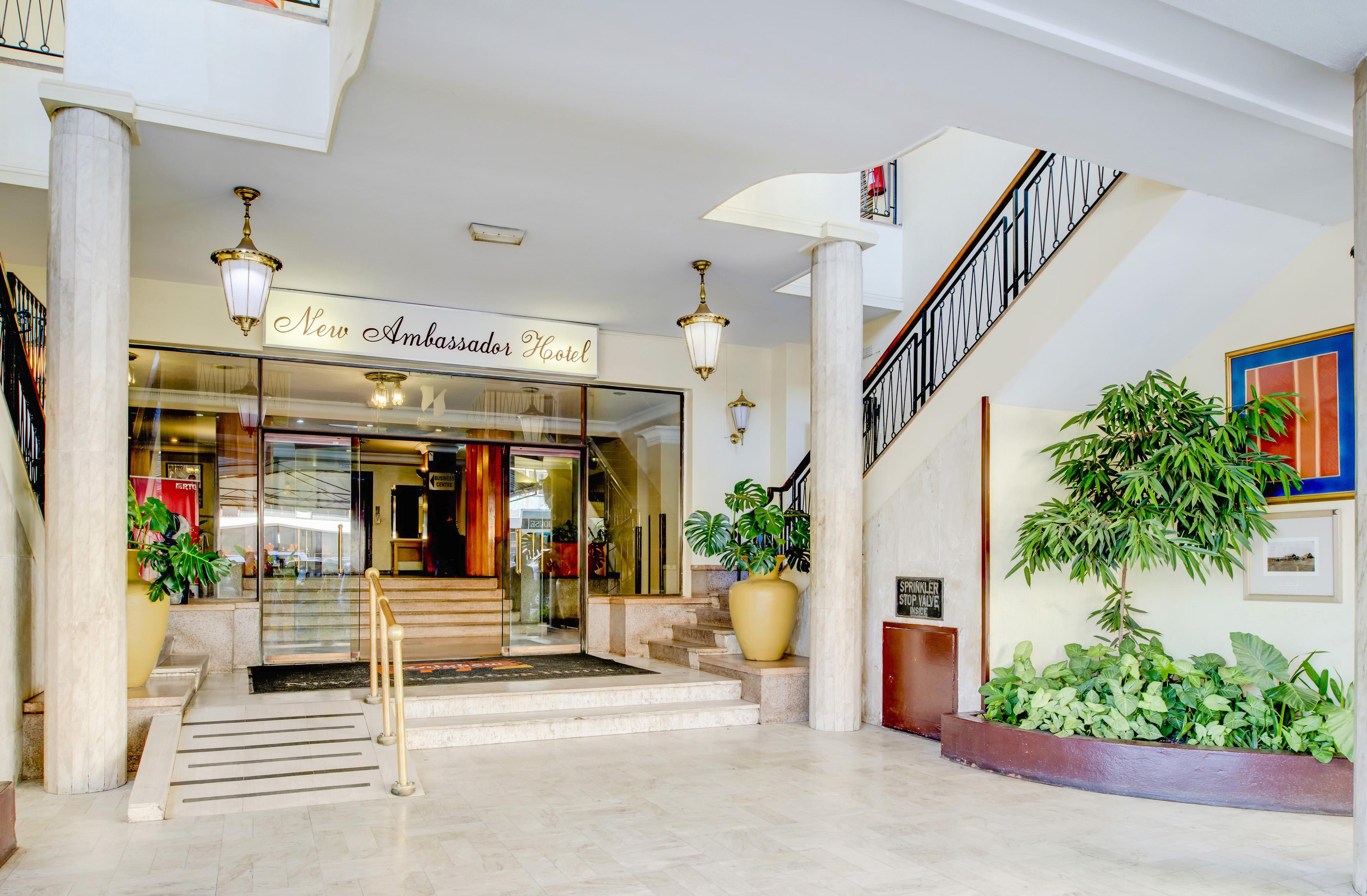 New Ambassador Hotel Harare Bagian luar foto