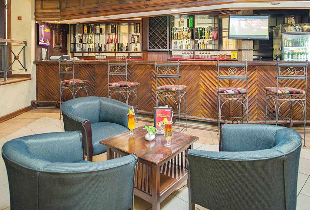 New Ambassador Hotel Harare Restoran foto