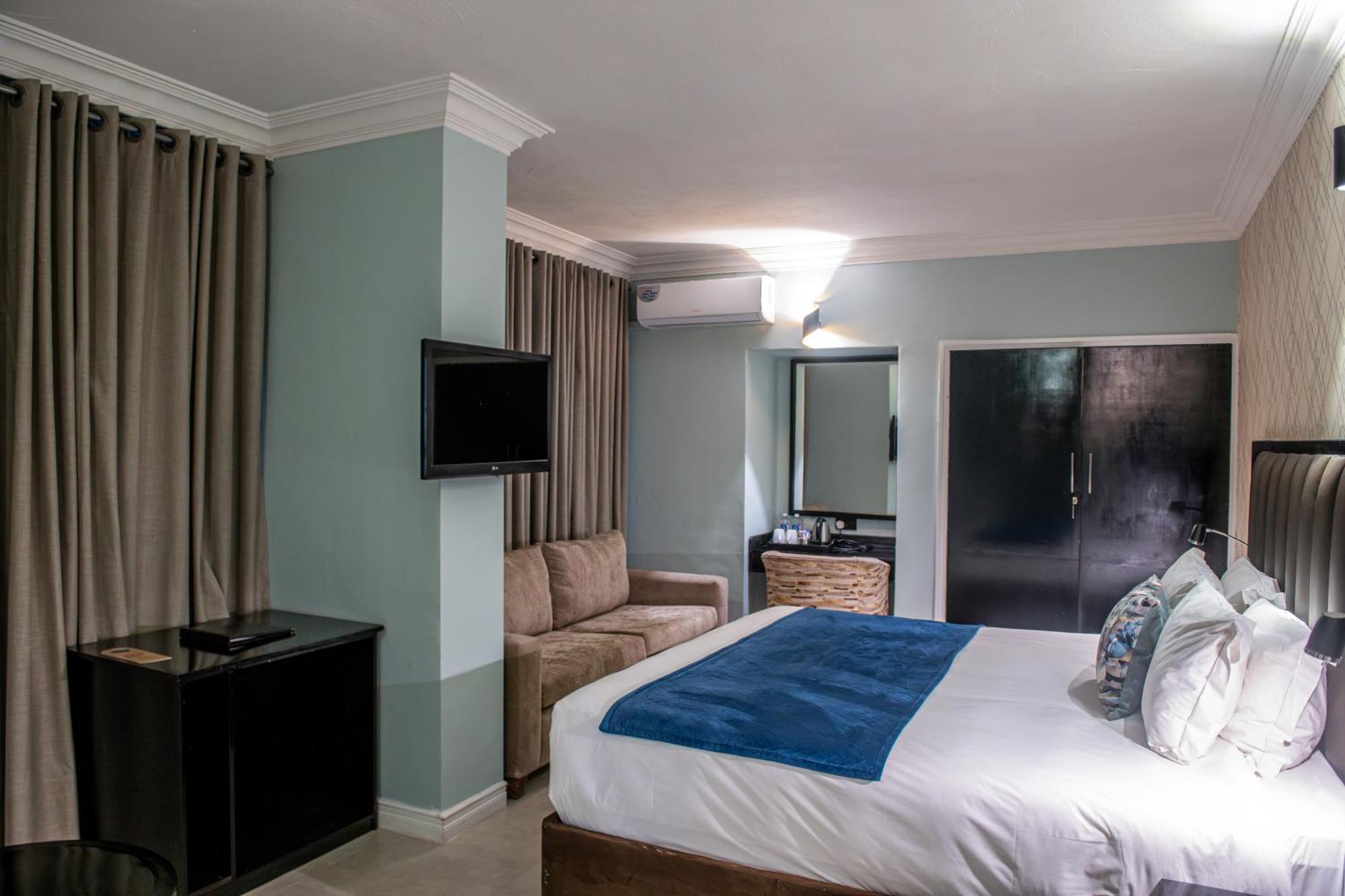 New Ambassador Hotel Harare Bagian luar foto