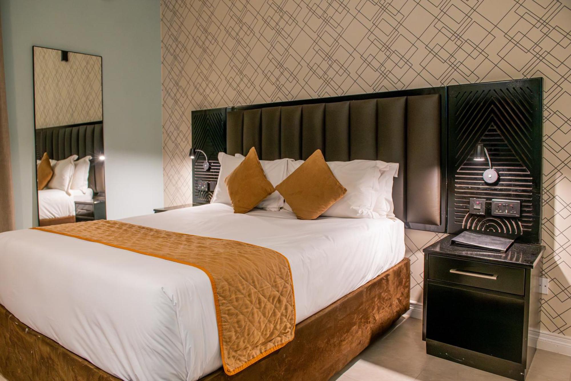New Ambassador Hotel Harare Bagian luar foto