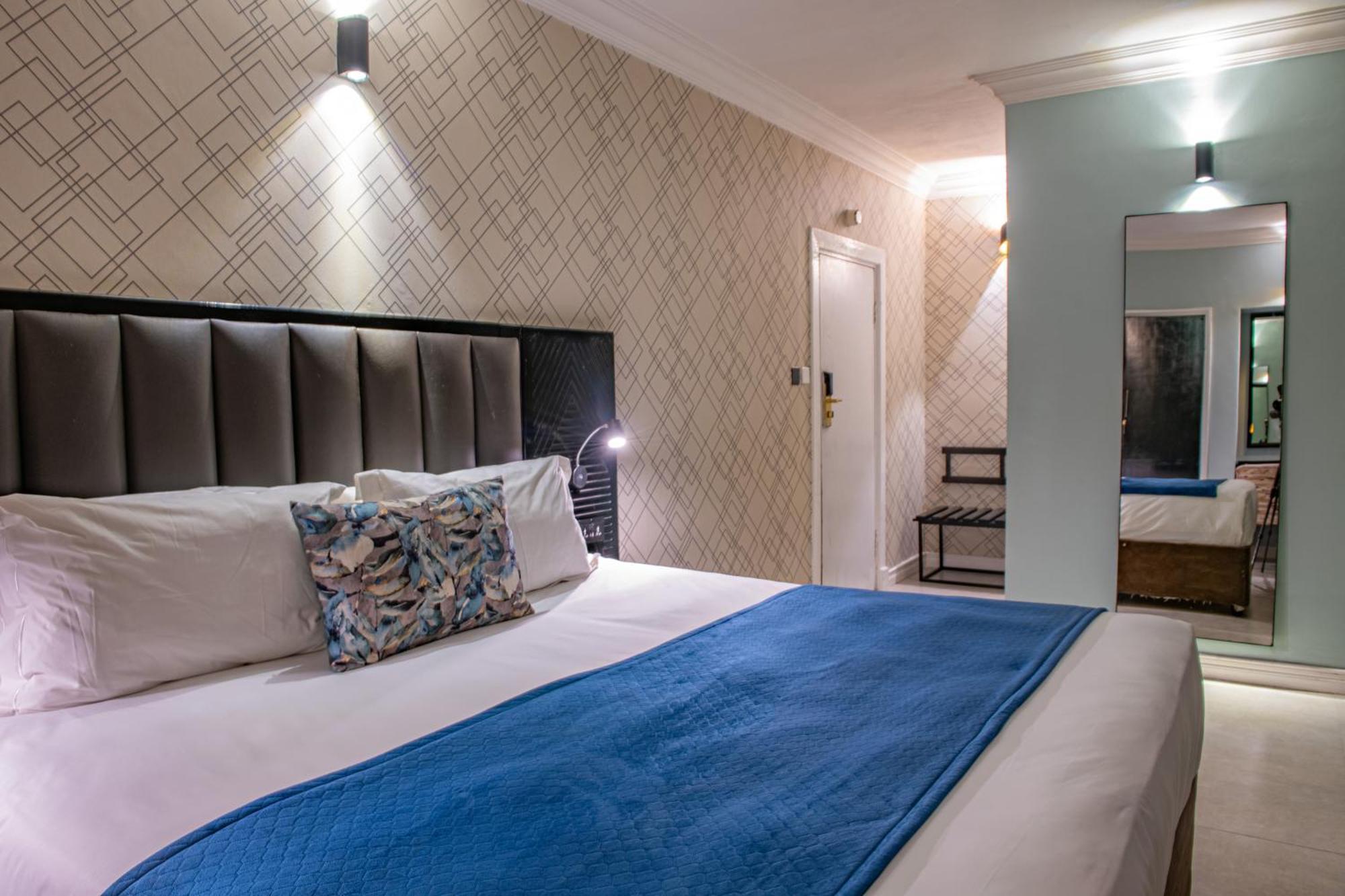 New Ambassador Hotel Harare Bagian luar foto