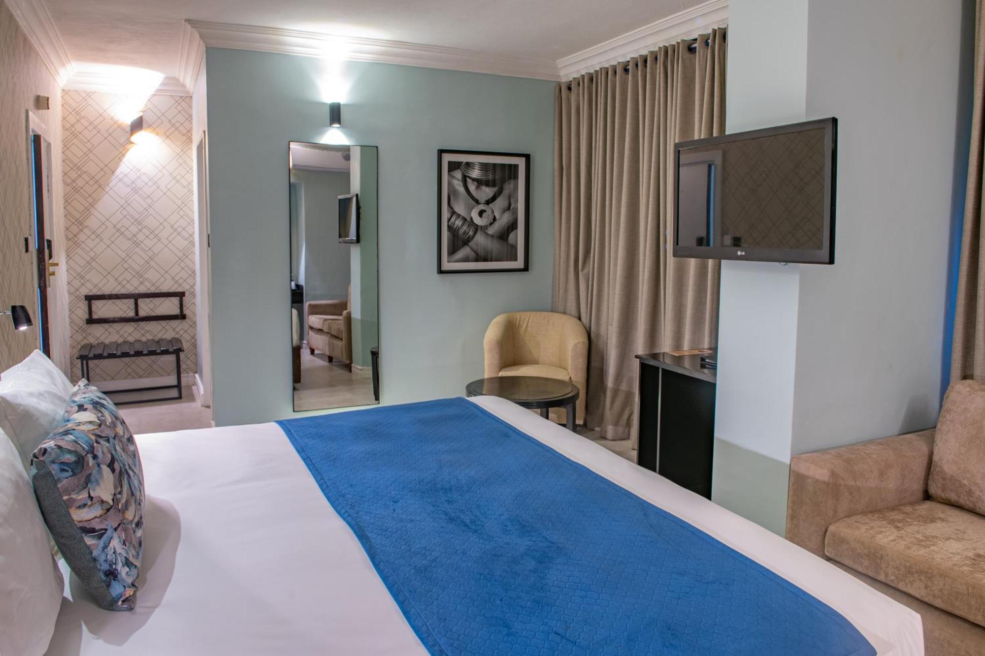 New Ambassador Hotel Harare Bagian luar foto