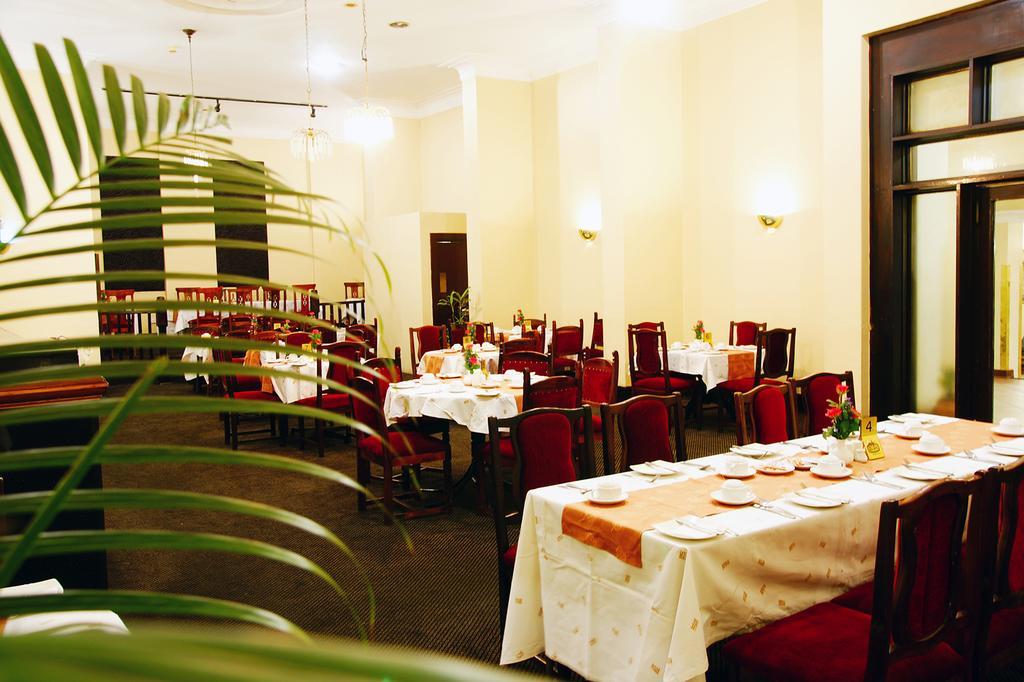 New Ambassador Hotel Harare Bagian luar foto