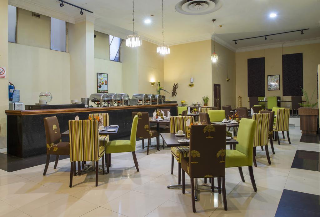 New Ambassador Hotel Harare Bagian luar foto