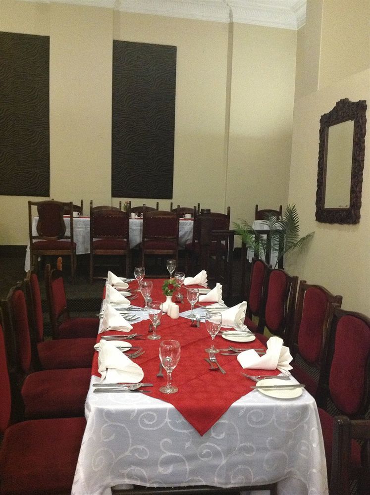 New Ambassador Hotel Harare Bagian luar foto